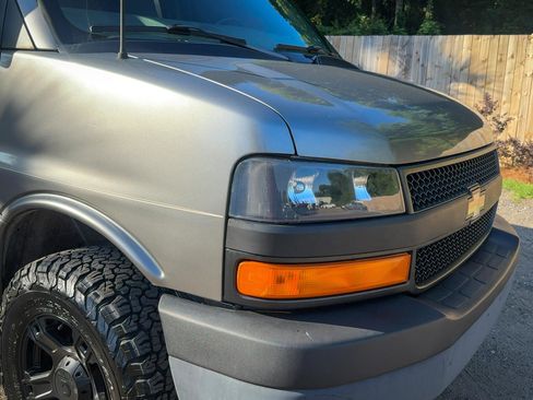 Used 2007 Chevrolet Express 1500 AWD Passenger w/ LT Preferred Equipment Group image 17