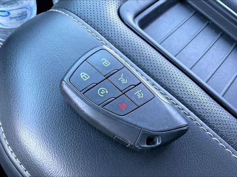 Used 2024 GMC Yukon SLT RWD image 33