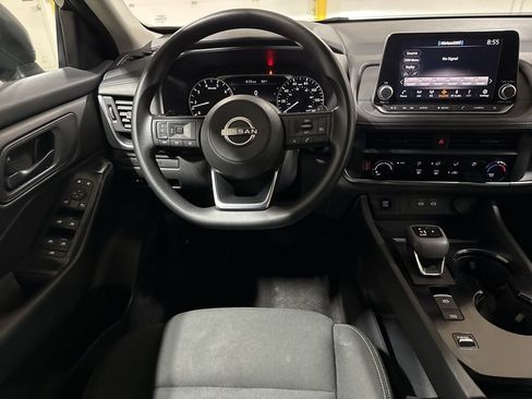 Used 2024 Nissan Rogue S FWD image 11