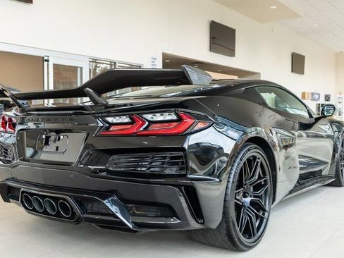 Used 2025 Chevrolet Corvette Z06 w/ Z07 Performance Package RWD image 7