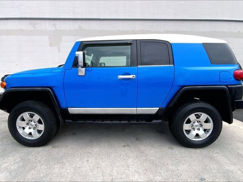 Used 2007 Toyota FJ Cruiser 2WD image 3