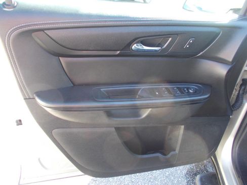 Used 2015 Chevrolet Traverse LT w/ Style and Technology Package image 13