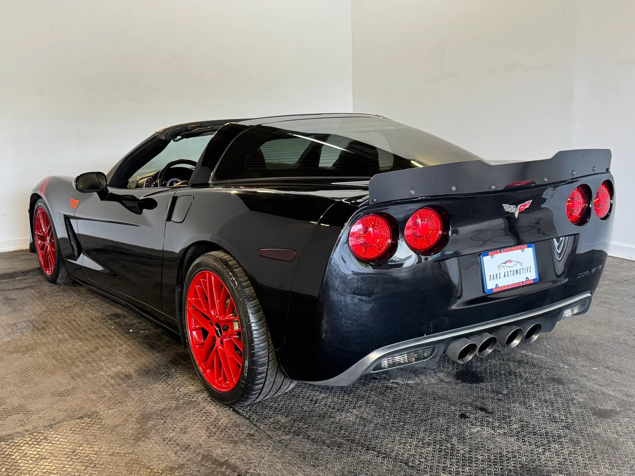 Used 2005 Chevrolet Corvette Coupe w/ Preferred Equipment Group RWD image 4