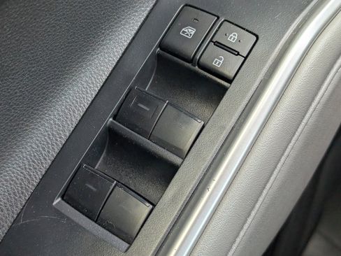 Used 2022 Toyota Highlander LE image 15