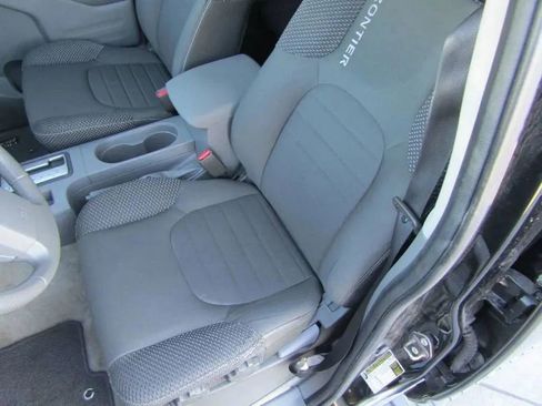 Used 2016 Nissan Frontier Desert Runner image 30