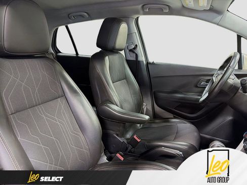 Used 2018 Chevrolet Trax LT w/ LT Convenience Package image 25