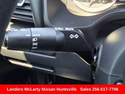 Used 2023 Nissan Rogue SV image 24