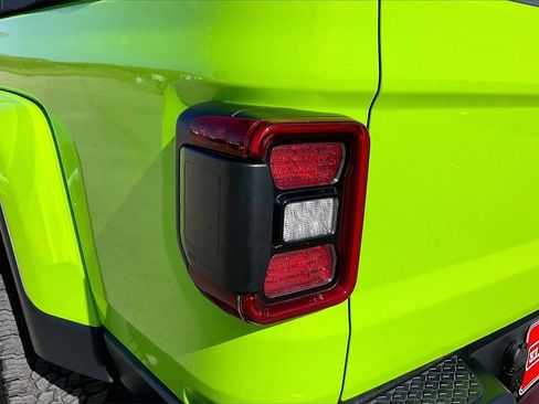 Used 2021 Jeep Gladiator Sport image 20