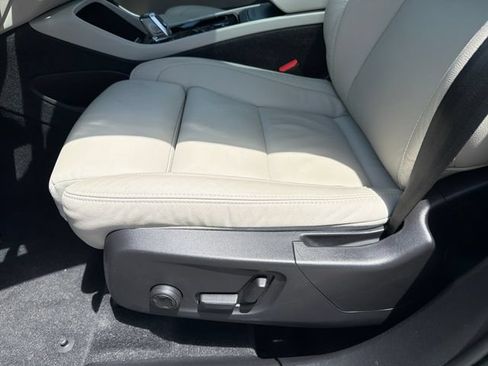Used 2023 Volvo XC40 B5 Plus w/ Protection Package Premier AWD/4WD image 12