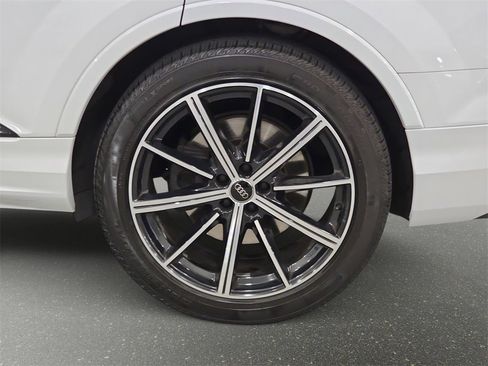 Used 2021 Audi SQ7 Prestige w/ Prestige Package image 31