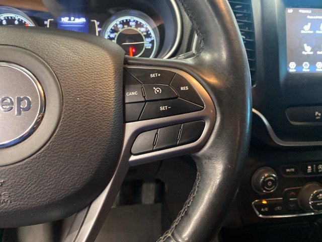Used 2019 Jeep Cherokee Latitude Plus w/ Comfort/Convenience Group AWD/4WD image 20