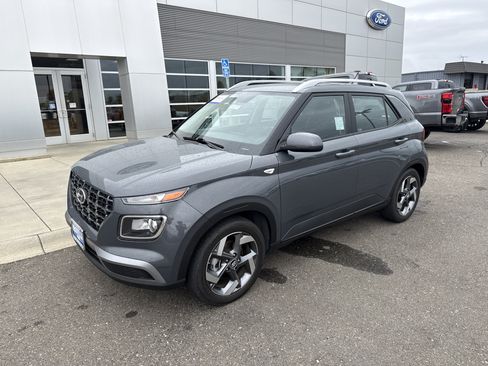 Used 2025 Hyundai Venue SEL FWD image 1