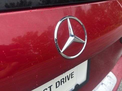 Used 2021 Mercedes-Benz GLB 250 w/ Premium Package image 28