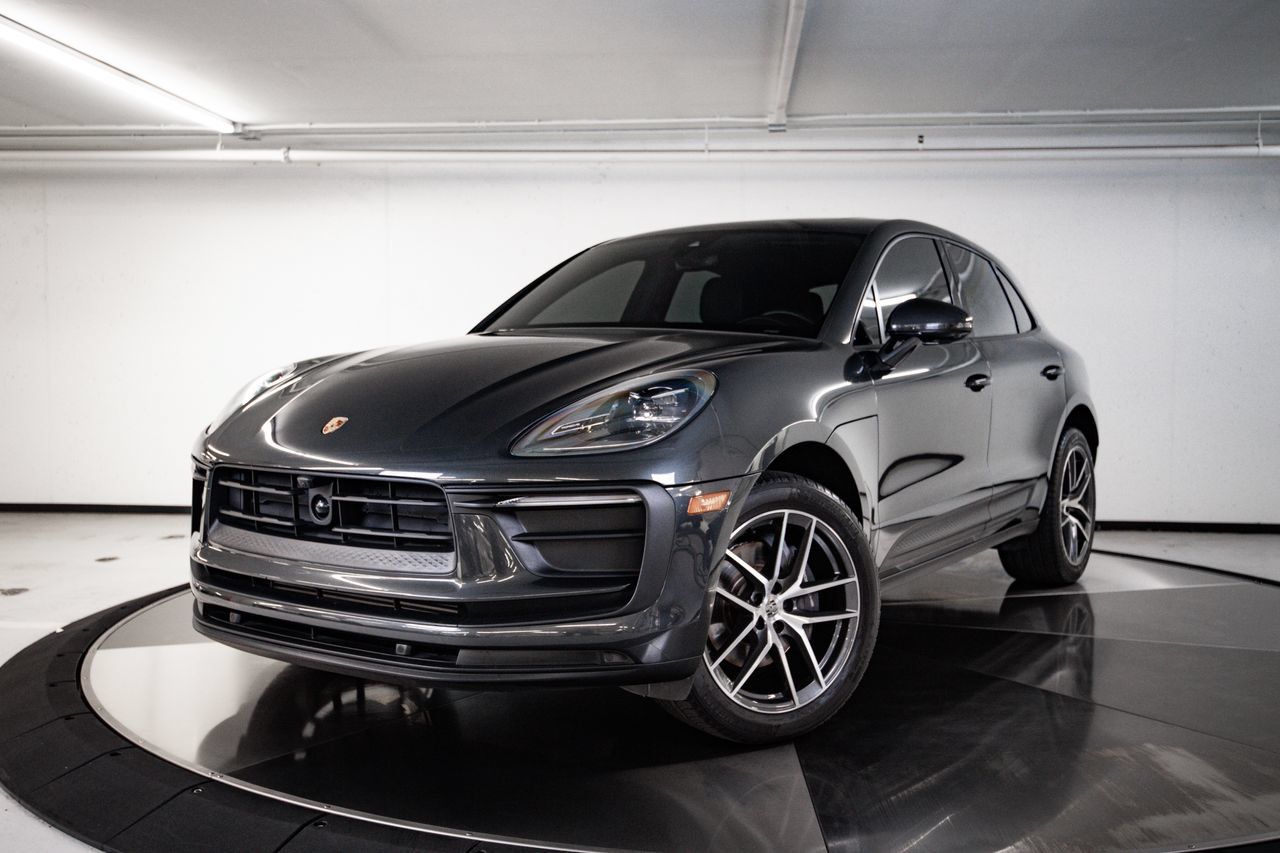 Certified 2024 Porsche Macan AWD/4WD image 1