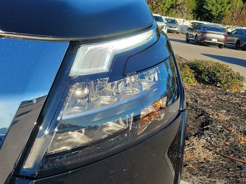 Used 2024 Nissan Pathfinder SV image 9