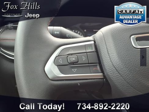 Used 2025 Jeep Compass Trailhawk w/ Sun & Sound Group AWD/4WD image 18