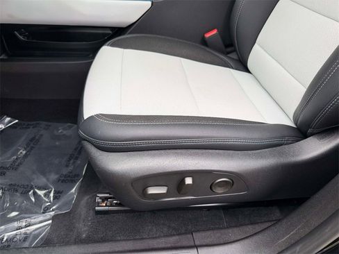 Used 2025 Chevrolet Equinox EV LT image 3