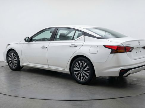 Used 2025 Nissan Altima 2.5 SV image 6