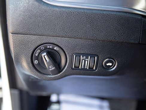 Used 2023 Dodge Charger SXT image 18