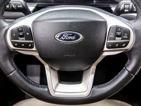 Used 2022 Ford Explorer XLT AWD/4WD image 23