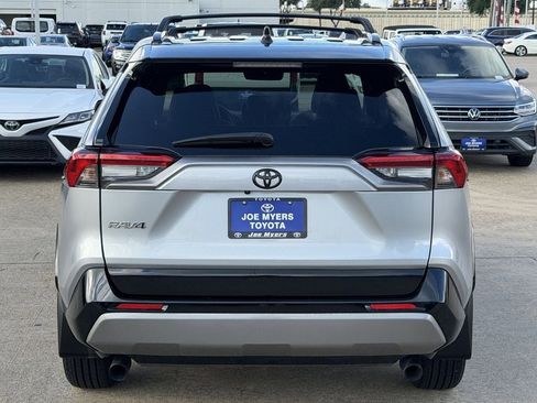 Used 2025 Toyota RAV4 XSE AWD/4WD image 8
