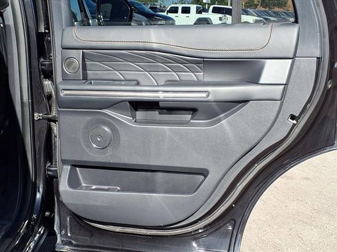 Used 2022 Ford Expedition Platinum image 15