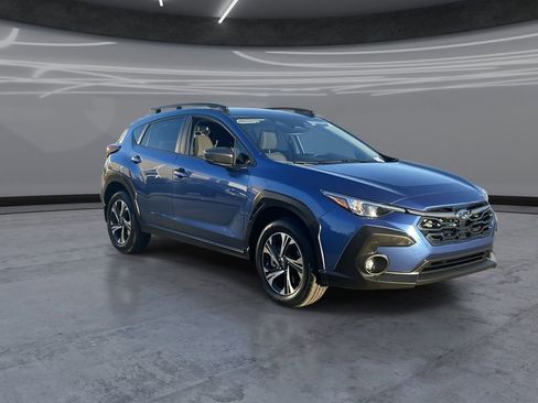 Used 2025 Subaru Crosstrek 2.0i Premium image 2