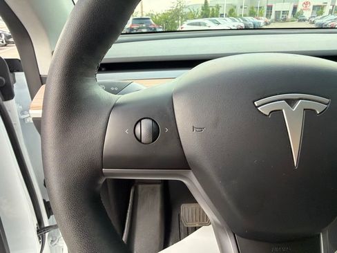 Used 2025 Tesla Model Y Long Range AWD/4WD image 25