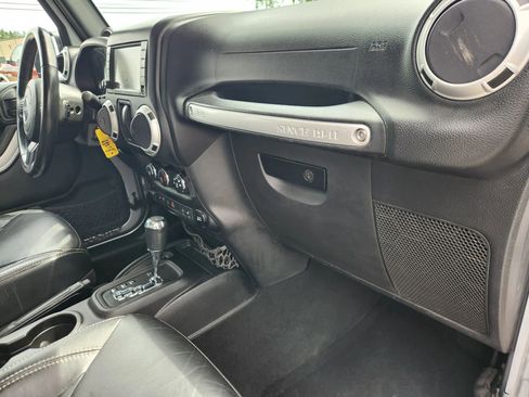 Used 2013 Jeep Wrangler Sahara w/ Connectivity Group AWD/4WD image 38