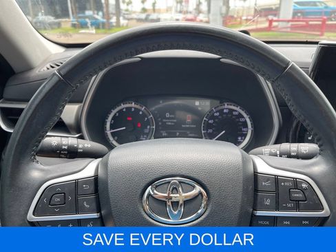 Used 2023 Toyota Highlander XLE FWD image 8