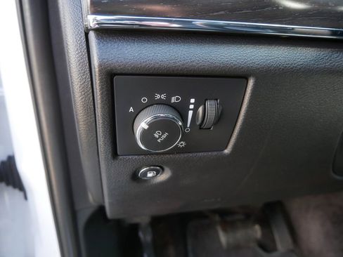 Used 2018 Jeep Grand Cherokee Limited image 17