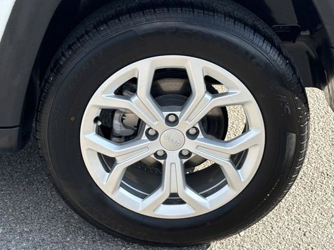 Certified 2024 Jeep Compass Latitude AWD/4WD image 9