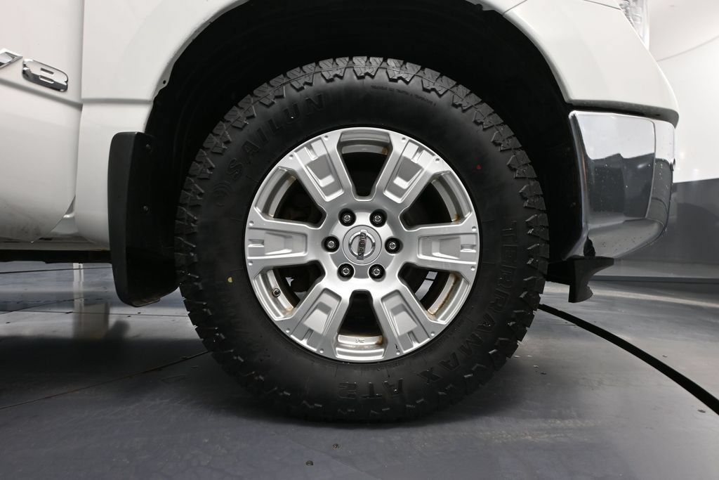 Used 2018 Nissan Titan SV AWD/4WD image 11