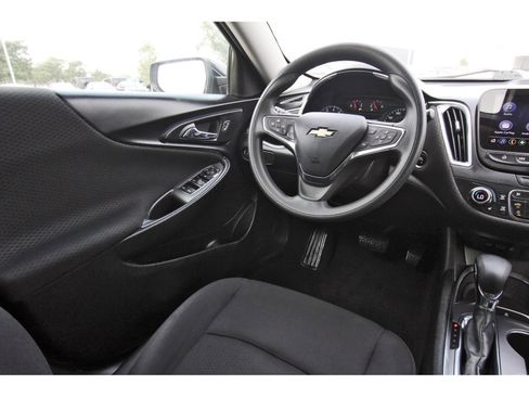 Used 2021 Chevrolet Malibu LT image 11