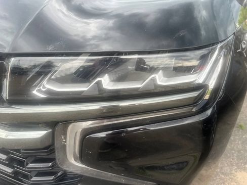 Used 2022 Chevrolet Suburban Z71 w/ Z71 Off-Road Package AWD/4WD image 2