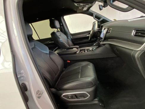 Used 2024 Jeep Wagoneer Series II w/ Flexible Seating Group RWD image 9