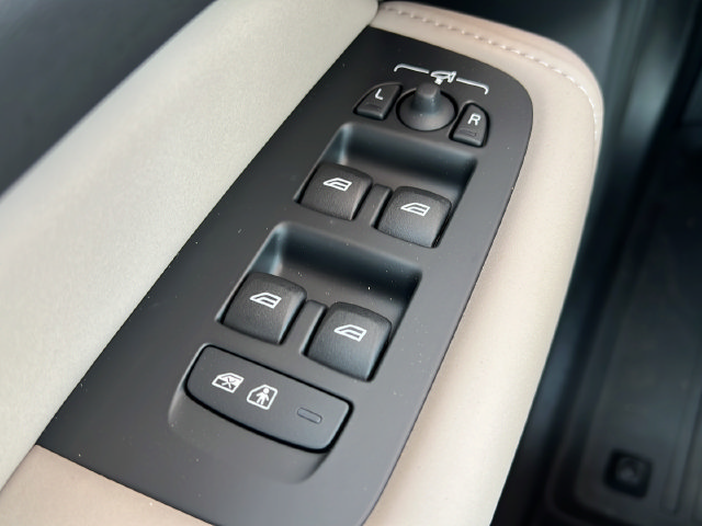 New 2026 Volvo XC60 B5 Plus AWD/4WD image 18