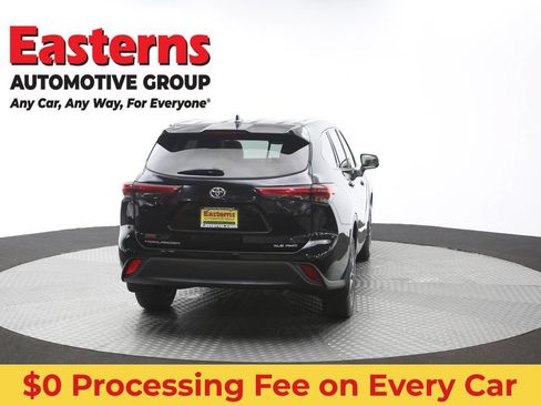 Used 2021 Toyota Highlander XLE AWD/4WD image 40