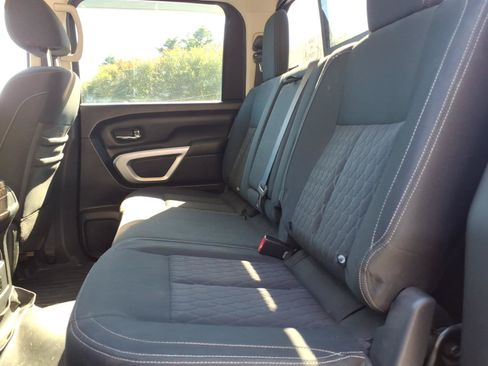 Used 2018 Nissan Titan SV w/ SV Convenience Package AWD/4WD image 10