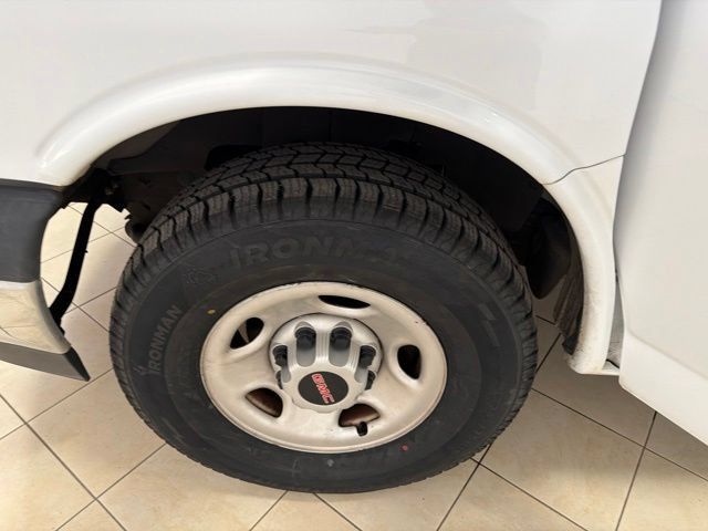 Used 2018 GMC Savana 2500 RWD image 28