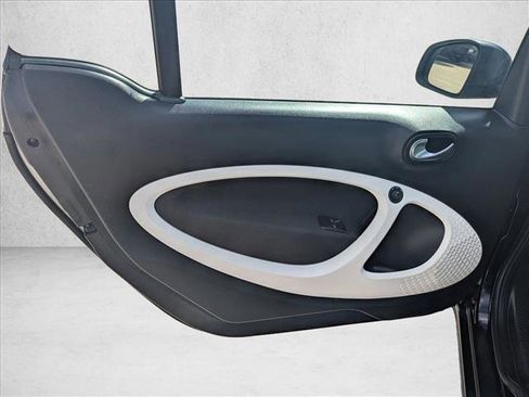 Used 2018 smart fortwo electric drive image 13