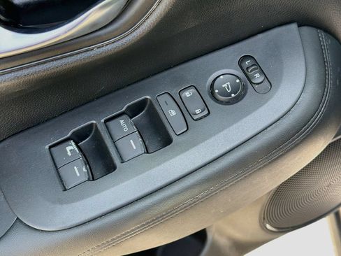 Used 2024 Honda HR-V LX image 16