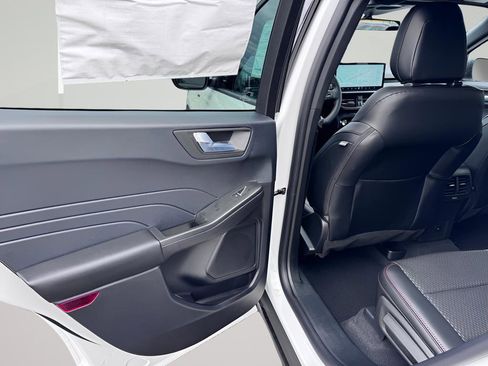 New 2026 Ford Escape ST-Line w/ Tech Pack #1 image 31