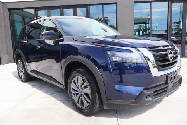 Used 2024 Nissan Pathfinder SV FWD image 1