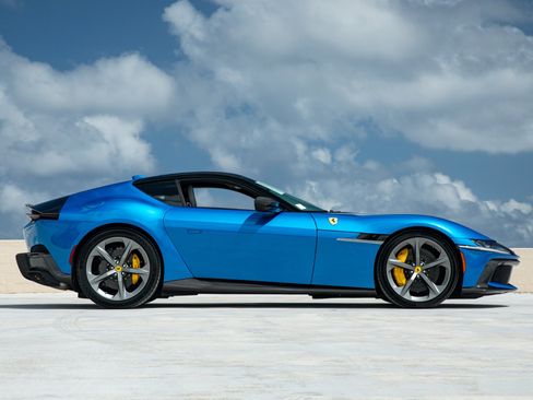 Certified 2025 Ferrari 12Cilindri RWD image 18