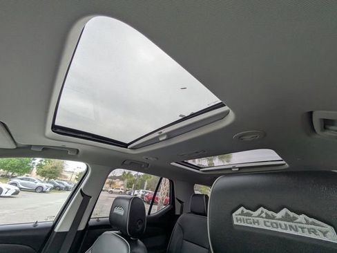 Used 2021 Chevrolet Traverse High Country image 24