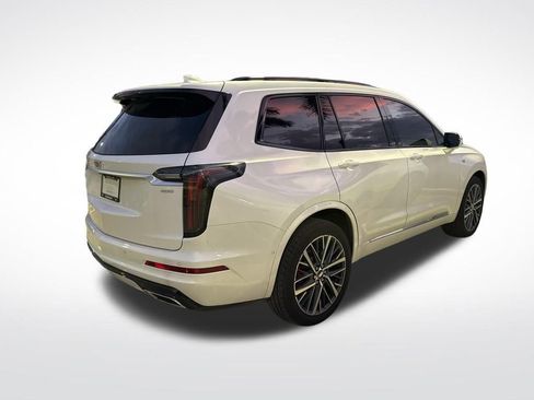Certified 2022 Cadillac XT6 Sport w/ Platinum Package AWD/4WD image 3