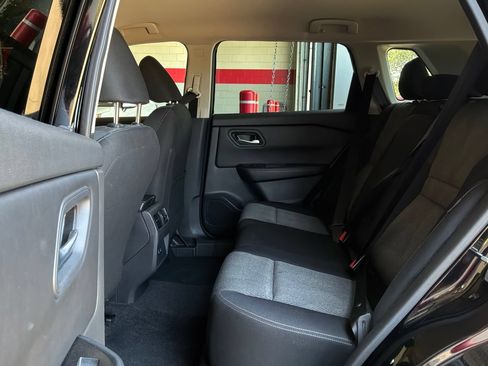 Used 2026 Nissan Rogue SV FWD image 12
