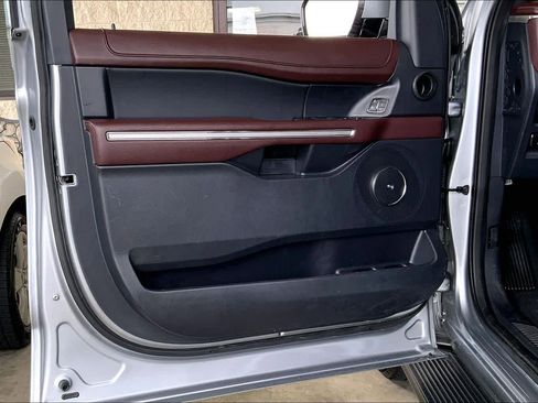Used 2024 Ford Expedition Limited image 22