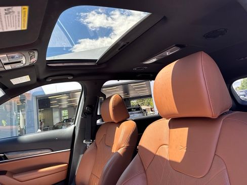 Used 2025 Kia Telluride AWD image 8